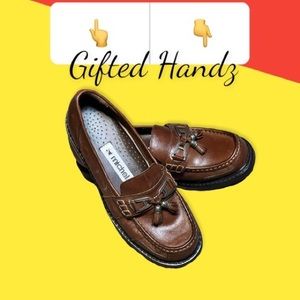 Leather Dress shoe loafer made by Michel. They are brown and a size 7 1/2.